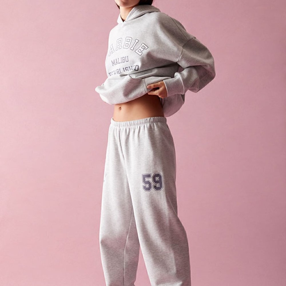 Barbie Street Strut Sweatpants cropped - Picture 1 of 2
